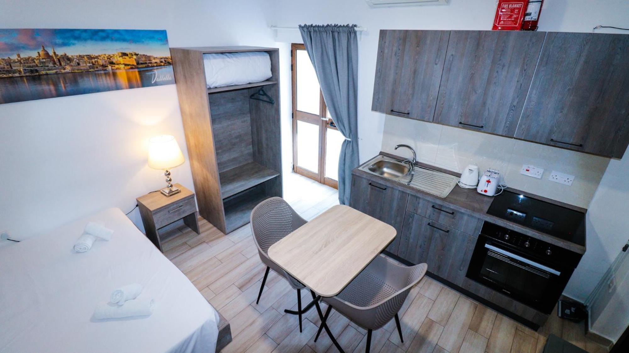Napoli Suites Studios Aparthotel Сент Джулианс Экстерьер фото